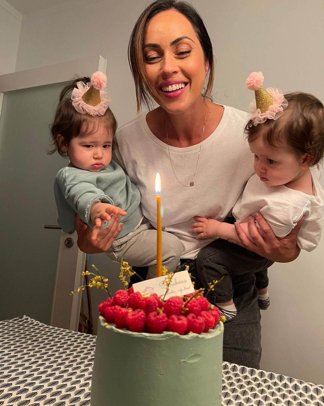 Débora Monteiro celebra o primeiro aniversário das filhas. Atriz da SIC é mãe de gémeas