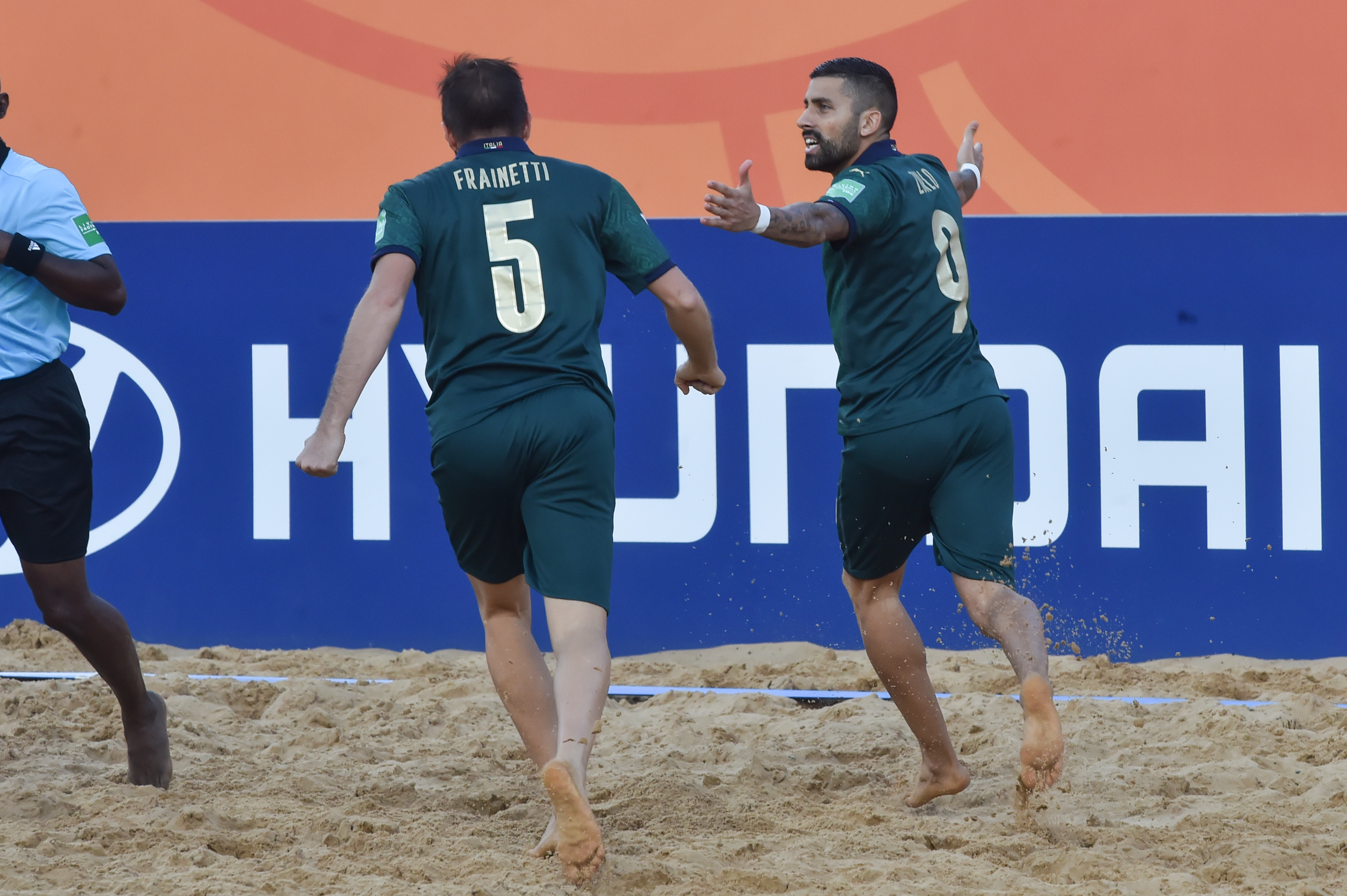 Melhor Jogador de futebol de praia do Mundo está novamente nomeado para o  prémio em 2021 – Região de Leiria