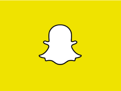 Há mais um jogador do Benfica fora do mercado. Pavlidis ajoelhou-se e está noivo (e há fotos)