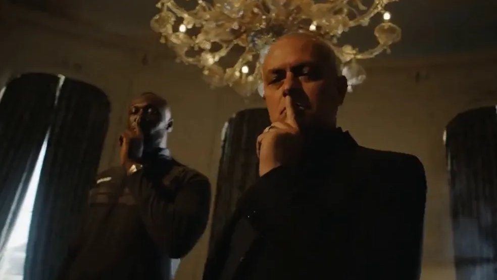 Mourinho faz aparição surpresa em videoclipe do rapper Stormzy — e leva a internet ao delírio