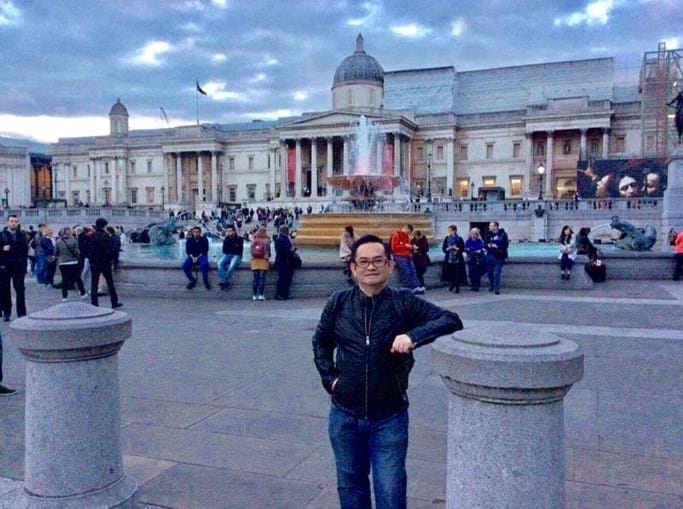 Enfermeiro que esteve ao lado de Boris Johnson nos cuidados intensivos morre aos 54 anos