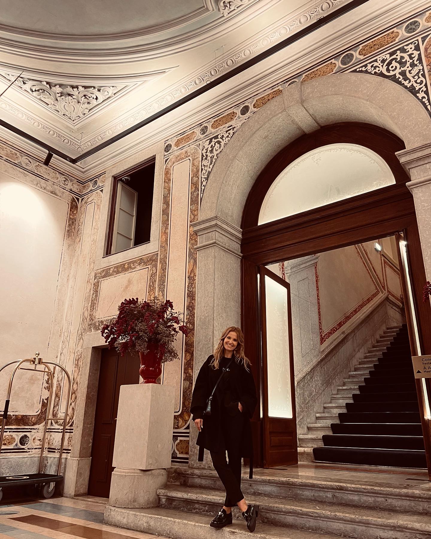 Uma noite de rainha. Saiba quanto custa dormir na suite deslumbrante onde Cristina Ferreira ficou