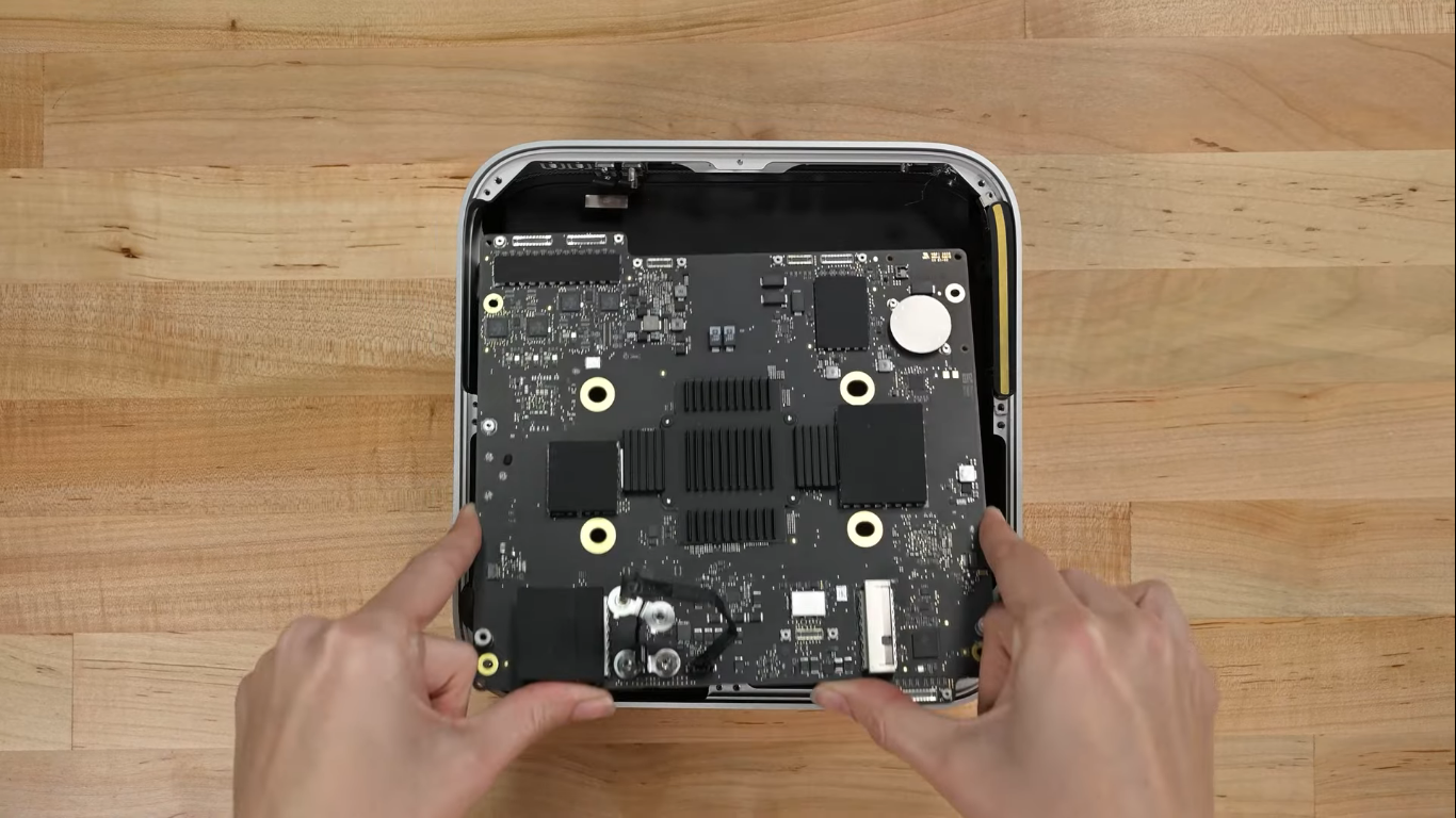 Ama os gelados da McDonald’s? Há um novo para experimentar – e até T-shirts a condizer