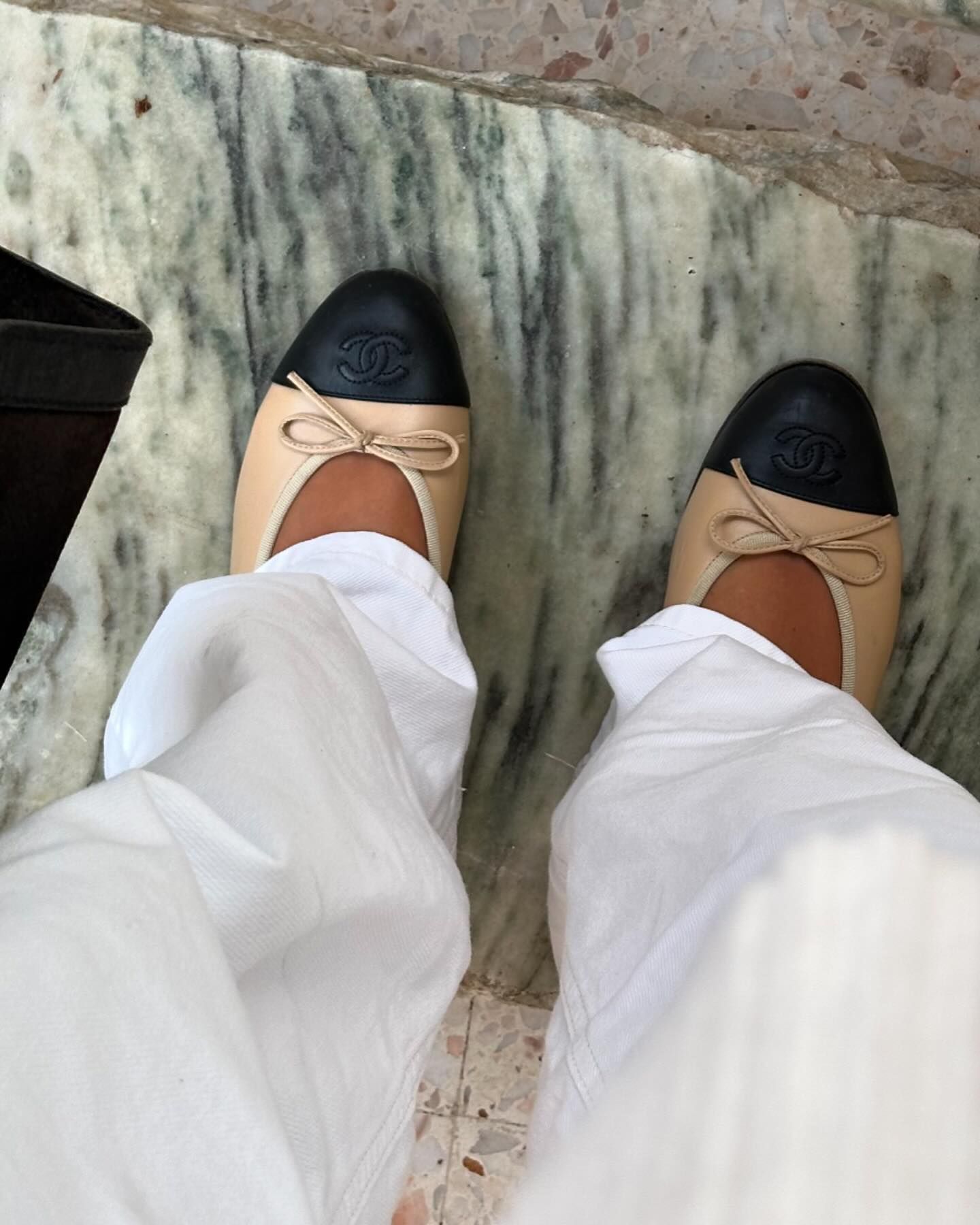 É fã das sabrinas luxuosas da Chanel? Esta marca tem modelos super parecidos por apenas 12,99€