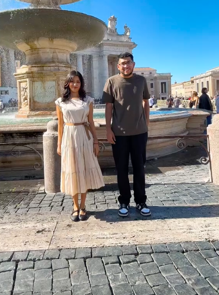 Mãe grava-se a si própria em vez do pedido de casamento do filho. Veja a reação