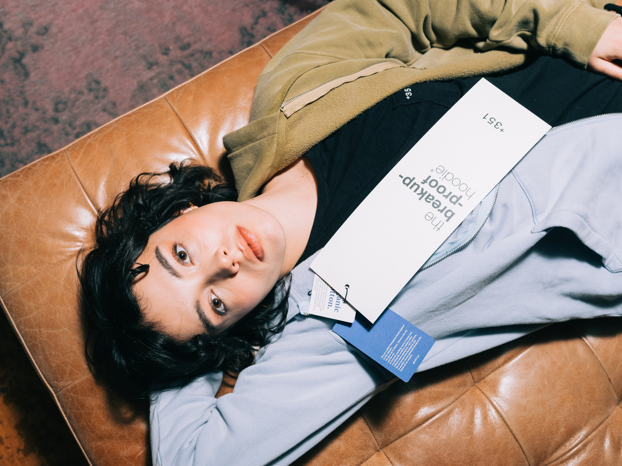 Farto que os ex lhe fiquem com a roupa? Este hoodie tem uma política de reembolso caso a relação acabe