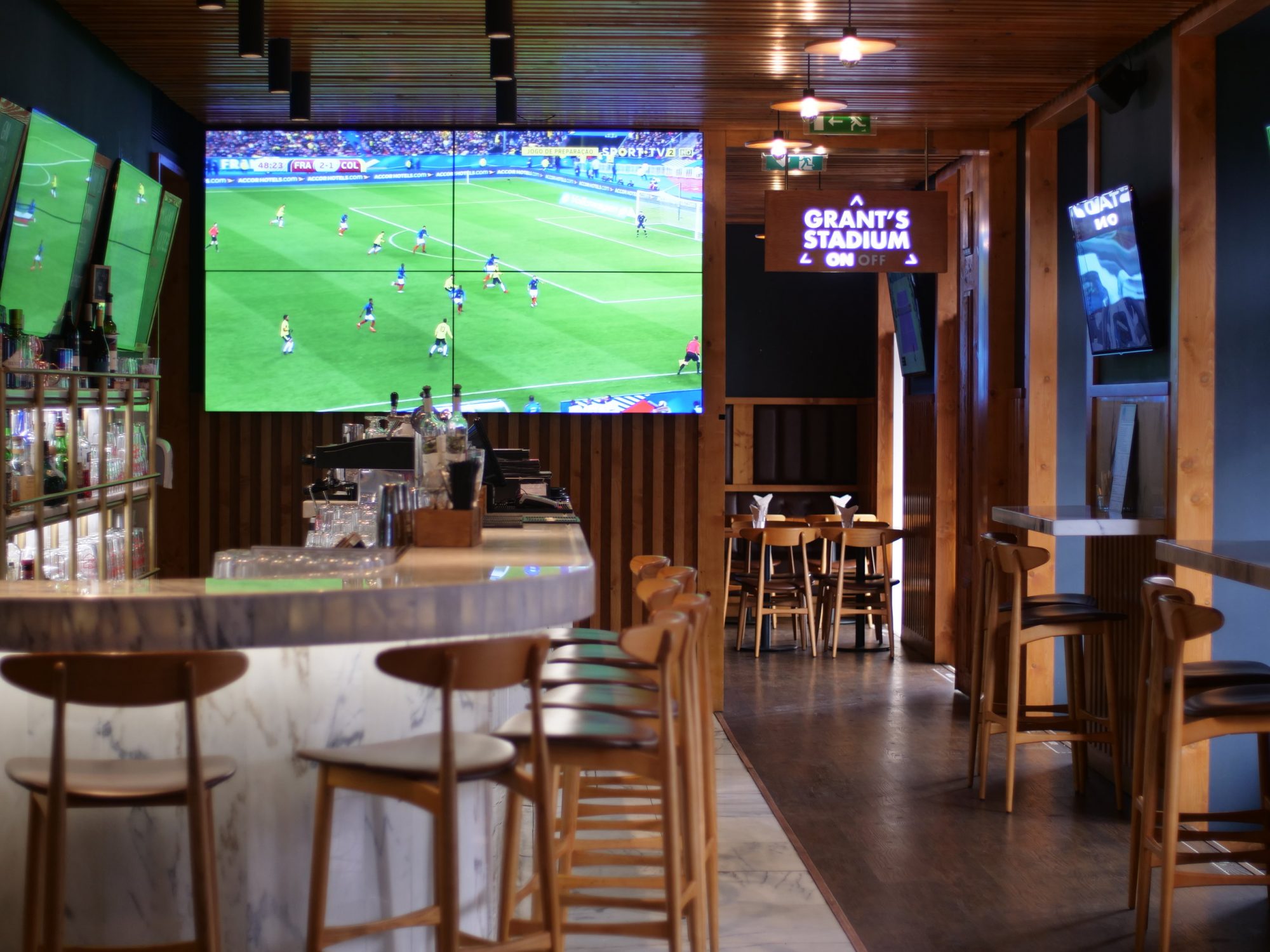 Ecrãs gigantes, bifanas e imperiais grátis. Estes são os melhores sítios para ver o Mundial