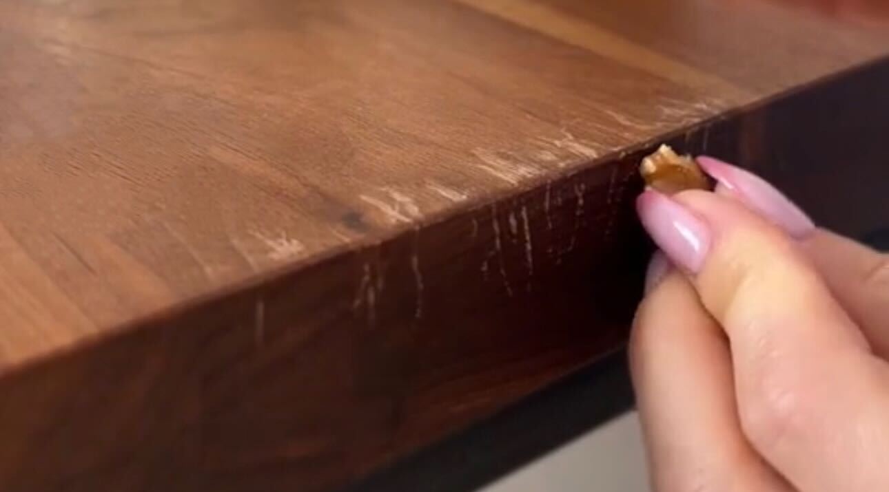 Tem móveis de madeira cheios de riscos e arranhões? Há um truque caseiro que os deixa como novos (VÍDEO)