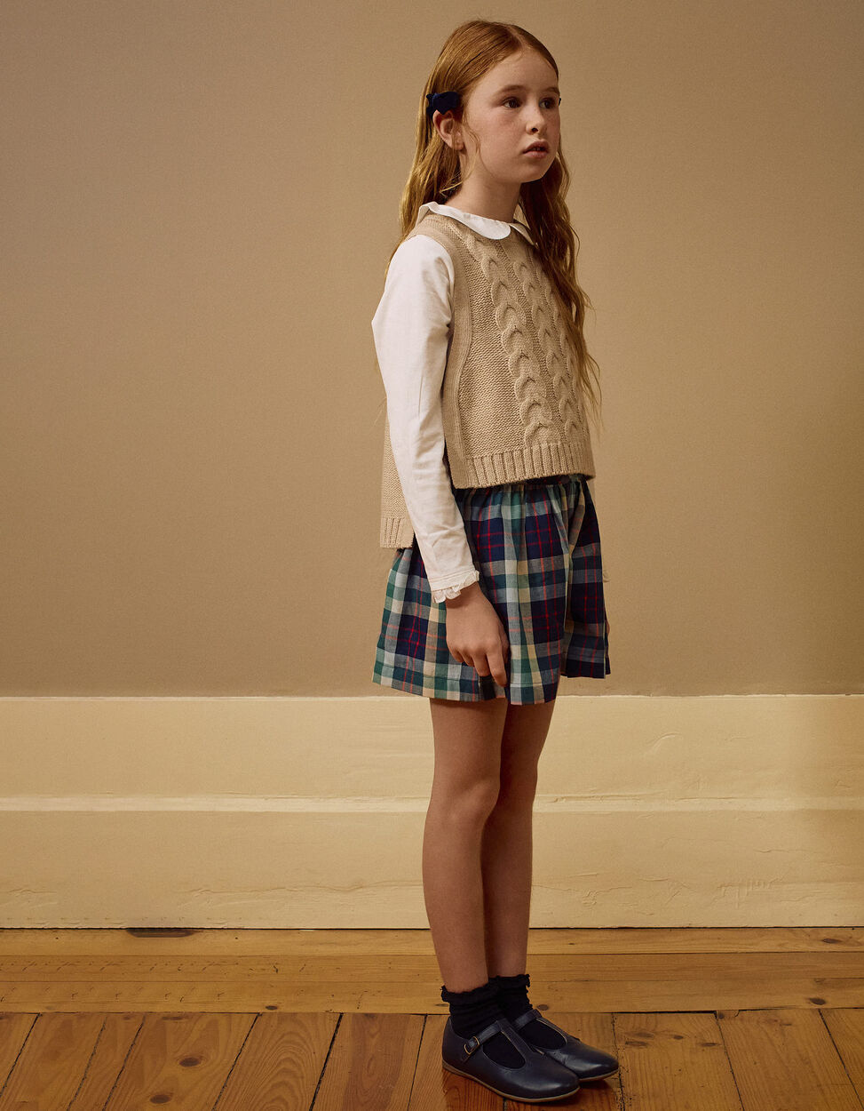 Os miúdos vão ficar amorosos com estas 21 peças para as festas – com lantejoulas e padrão xadrez