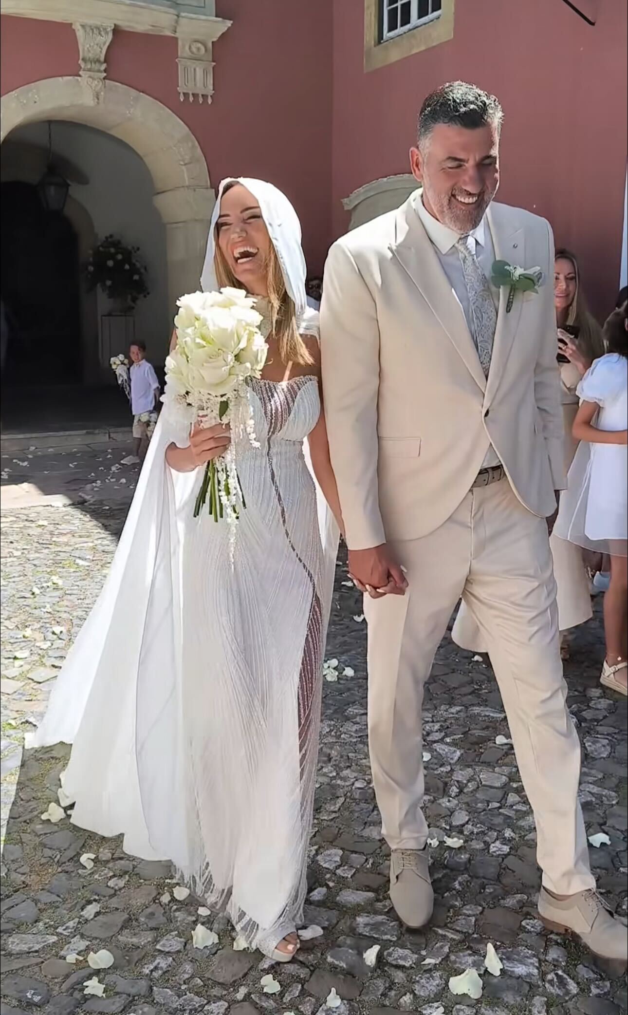 Depois de queixa de violência doméstica contra o marido, Liliana Aguiar casou-se pela igreja – e já há imagens