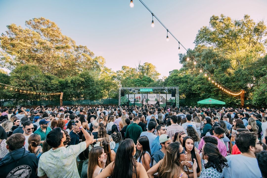 Esplanada gigante do Jardim do Monsantos Open Air vai reabrir. Veja os concertos e festas que aí vêm