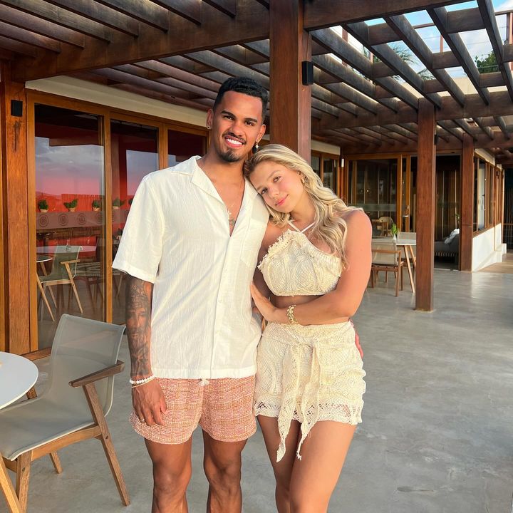 Galeno é o atleta do ano do FC Porto. Veja 19 fotos do futebolista com a namorada