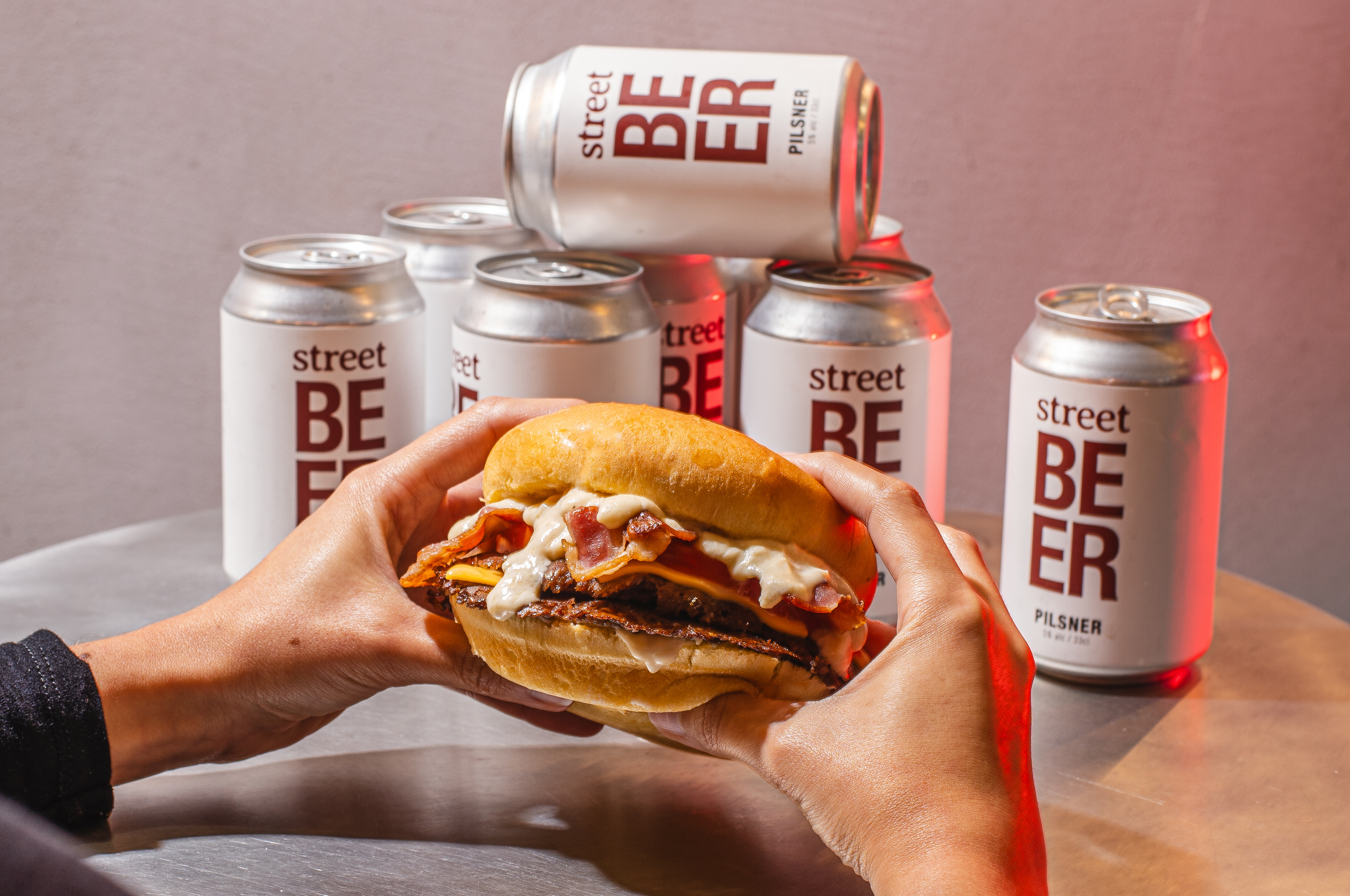 Street. Os smash burgers mais famosos do País têm uma nova loja no Porto (e não vai ser a única a abrir)