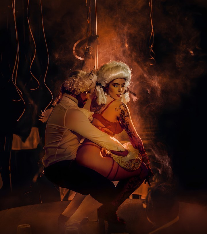 Da orgia da horta à pinocada atrevida. Está prestes a abrir um restaurante erótico com funcionários em lingerie (e pratos ousados)