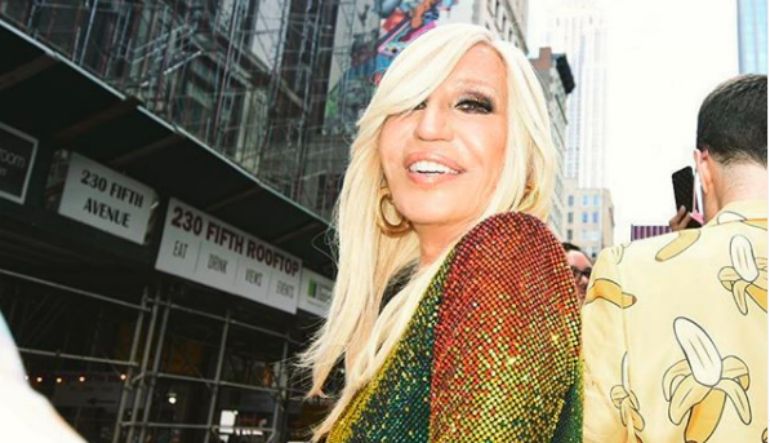 Versace pede desculpas à China depois de t-shirt polémica