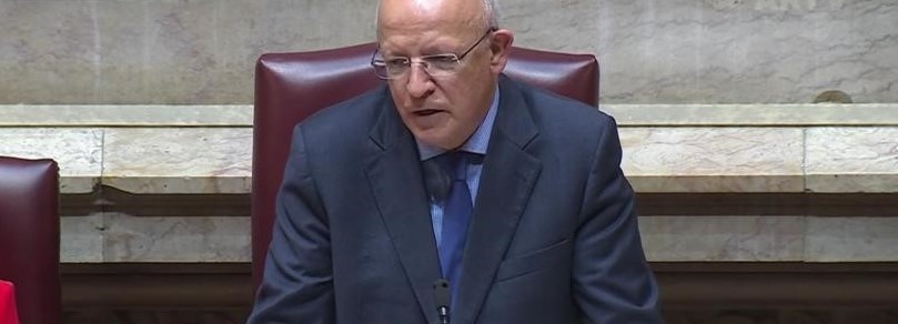 Augusto Santos Silva é o novo presidente da Assembleia da República, com 156 votos a favor
