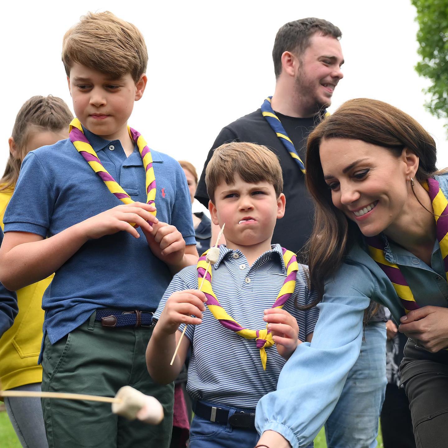 17 fotos adoráveis (e um vídeo) do príncipe Louis para ver sempre que o dia estiver a correr menos bem