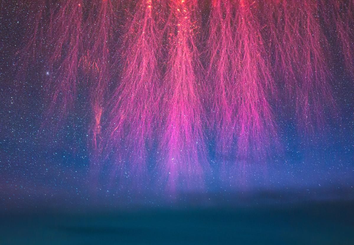 Foguetes cósmicos e uma interrogação solar entre as melhores fotos de astronomia do ano