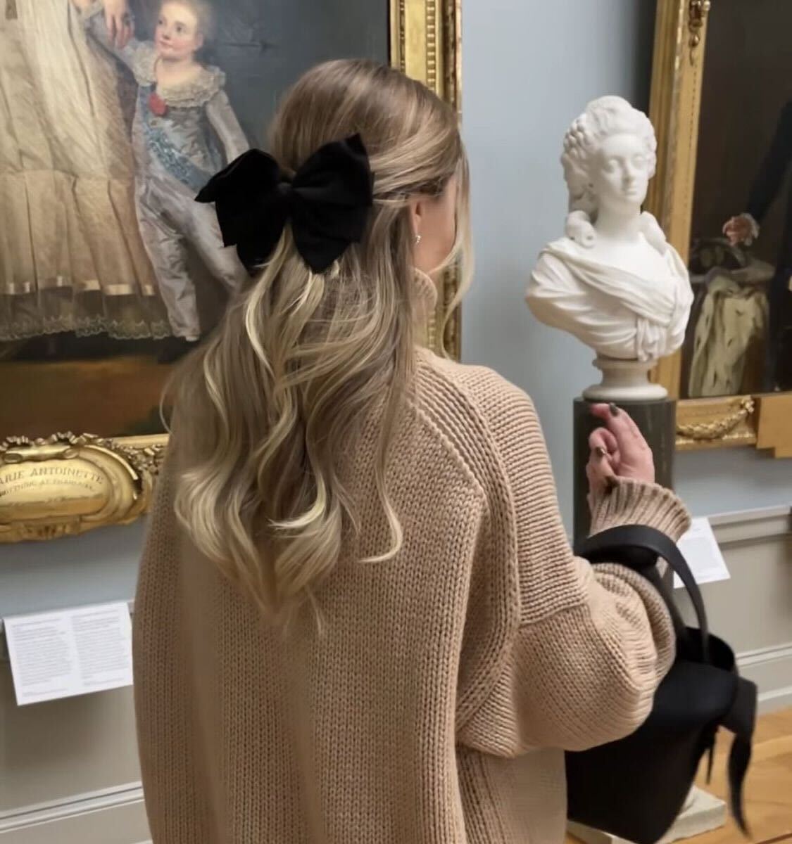 Da febre dos laços ao luxo silencioso. Eis as tendências de moda que vão estar em voga em 2024