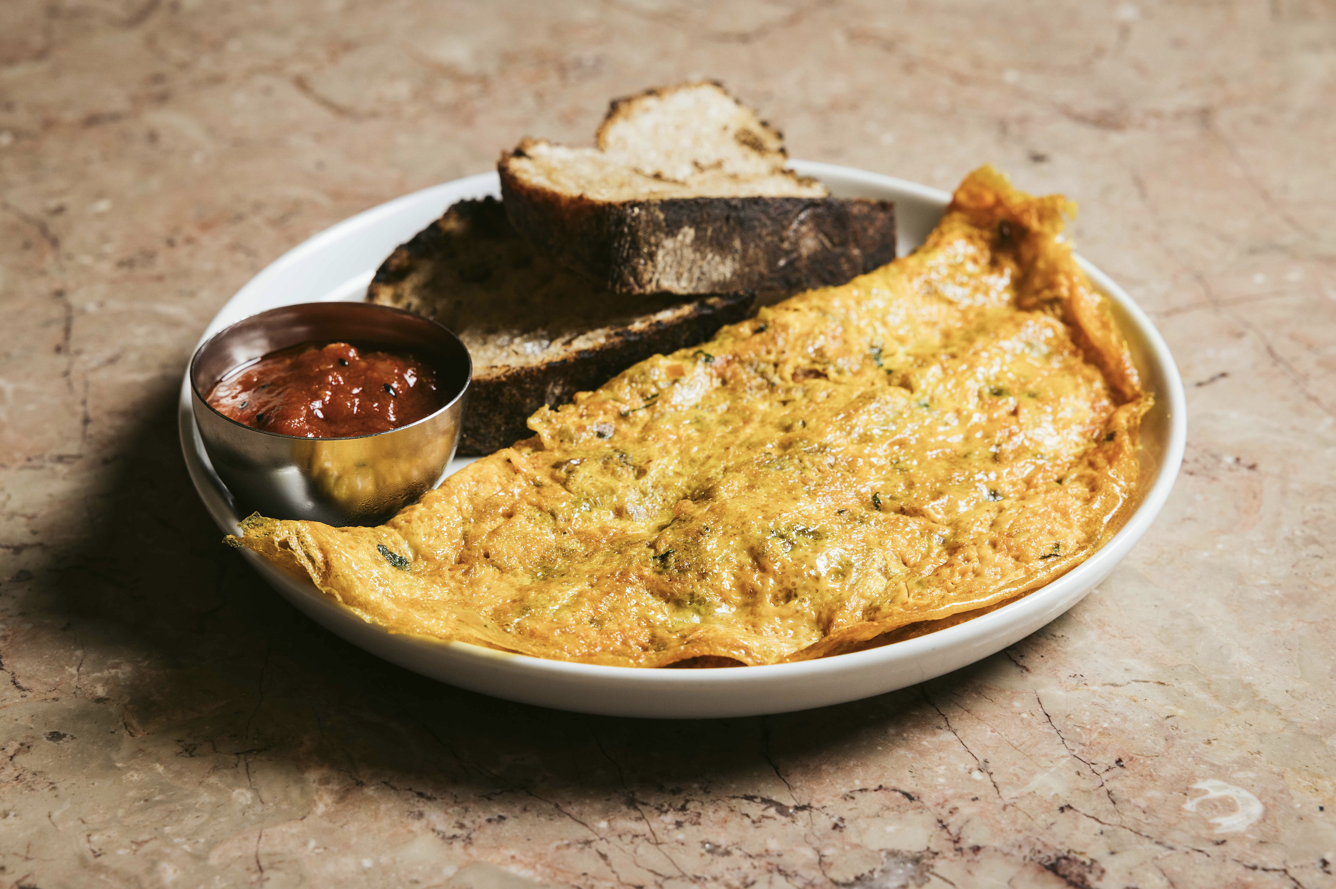 Farto de ovos mexidos e salmão fumado? Este brunch alternativo vira o conceito de cabeça para baixo