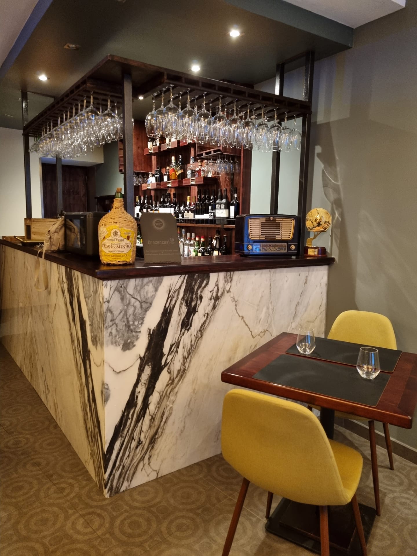 Este restaurante do Bairro Alto tem tapas portuguesas em regime all you can eat. Preparado?