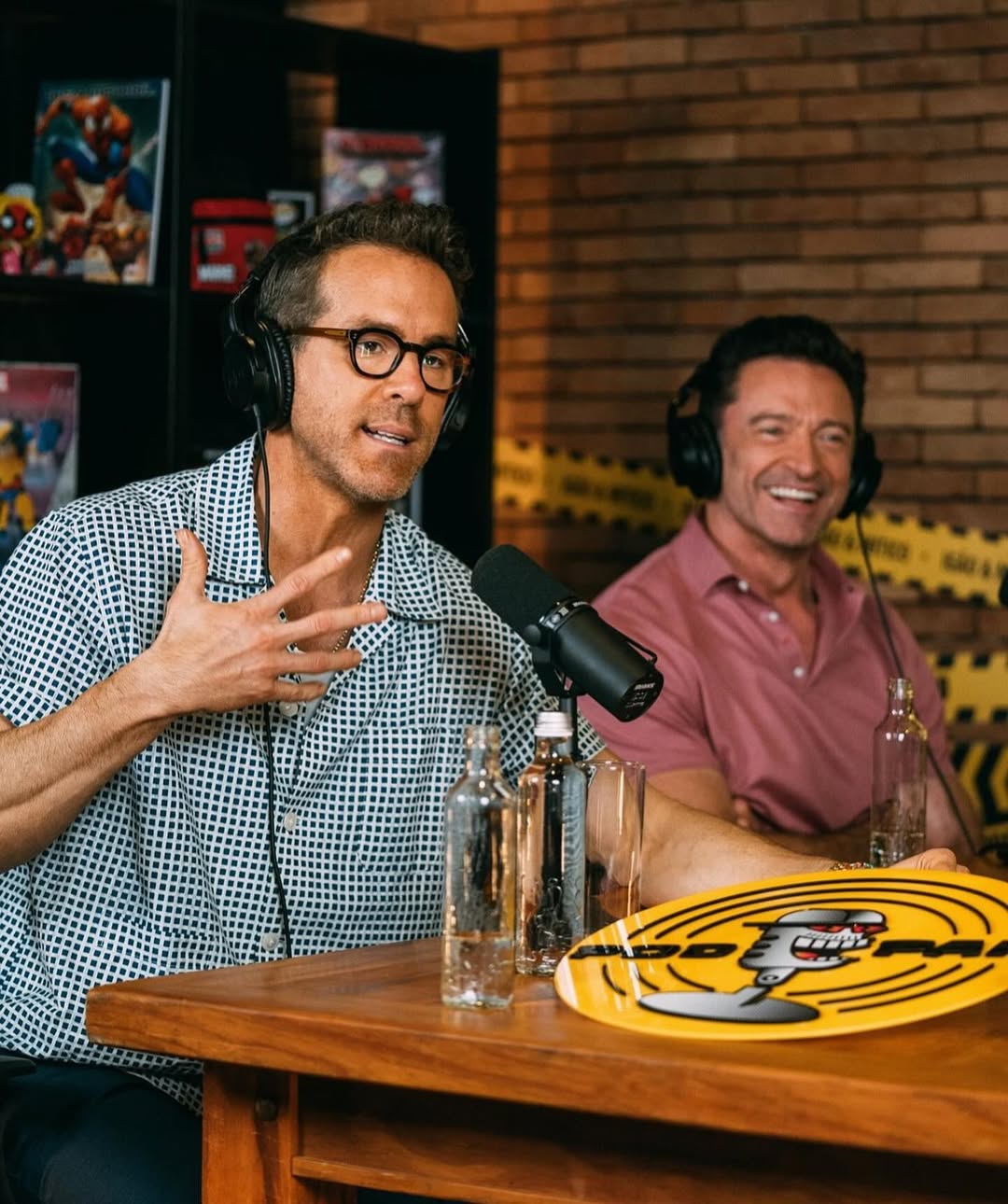 Ryan Reynolds usa óculos de marca portuguesa. Saiba quanto custa o modelo