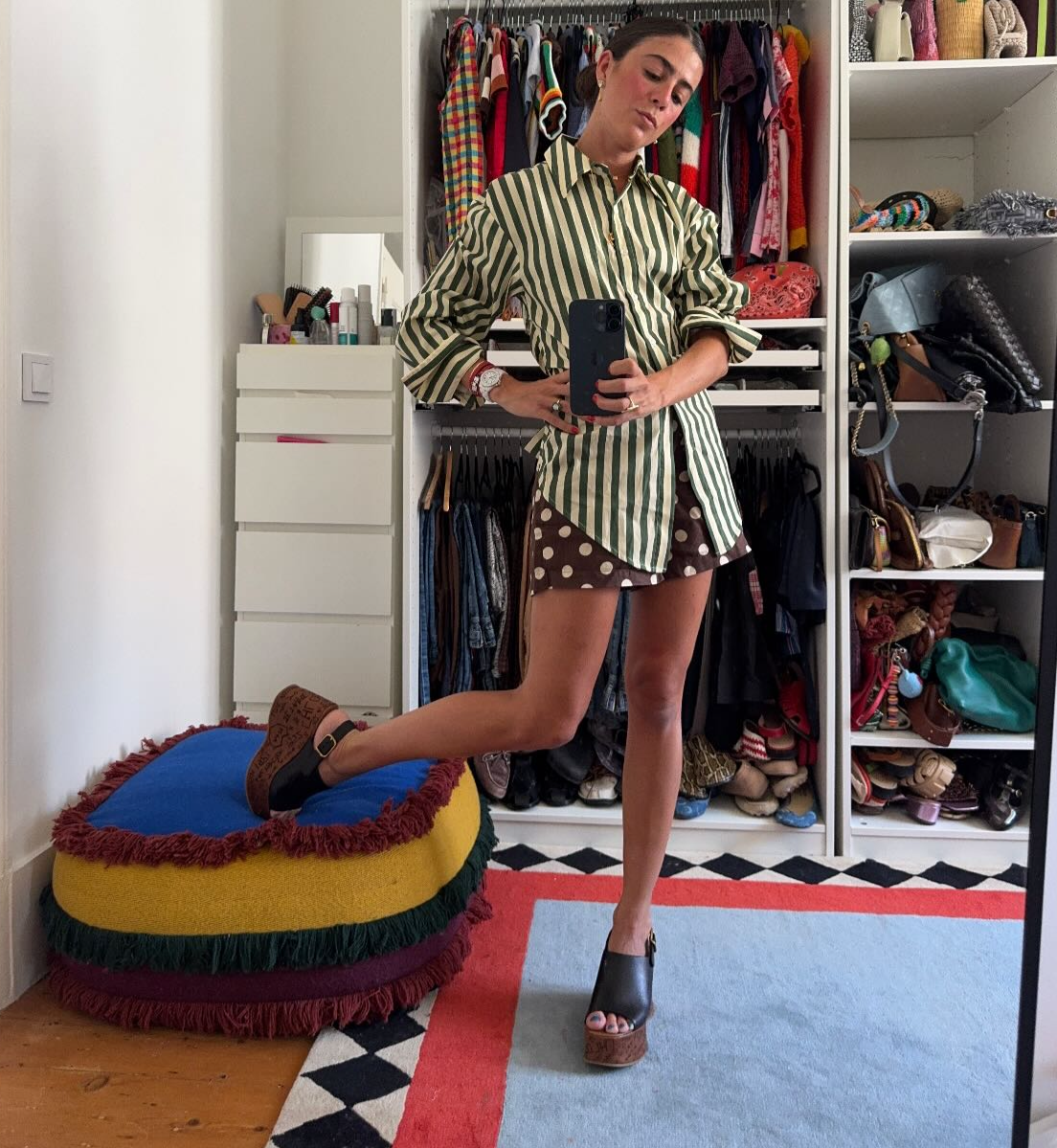 Vicky Montanari apaixonou-se por estas sandálias de cunha de 950€. 10 opções baratas para entrar na tendência