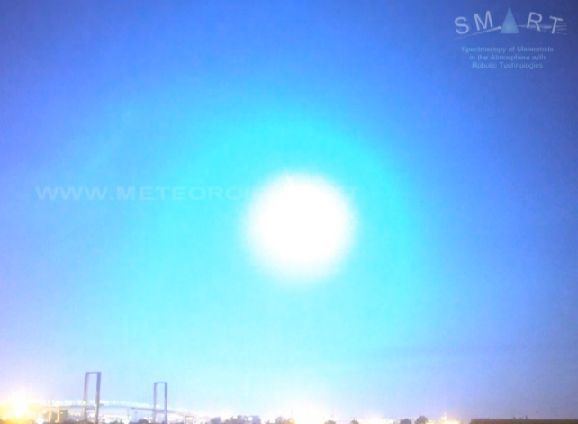 Uma bola de fogo atravessou o céu enquanto estava a dormir. Veja as imagens