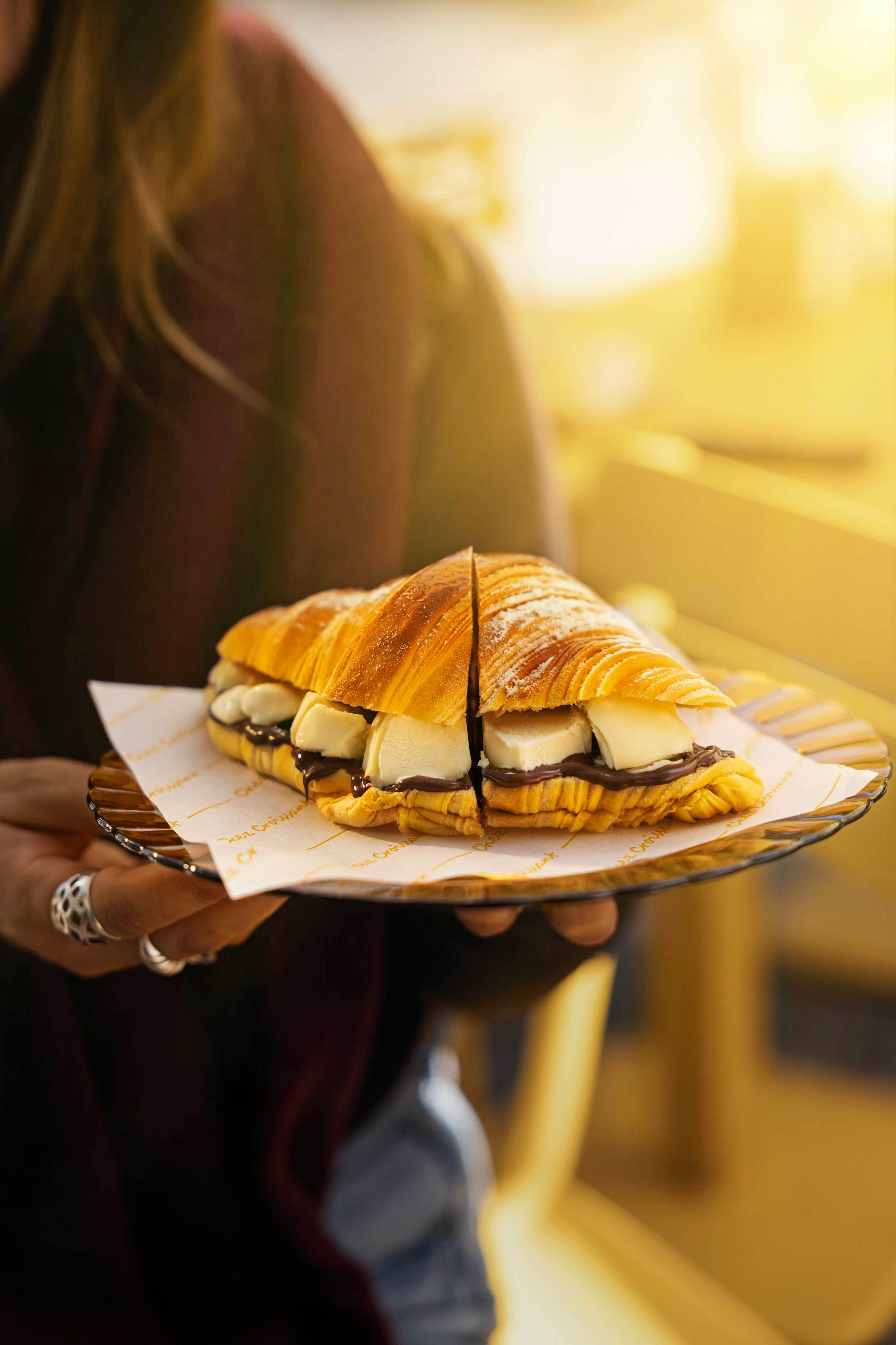 Banana, pinhões, Magnum ou hambúrguer. Nestes 7 spots, há croissants com recheios fora do comum