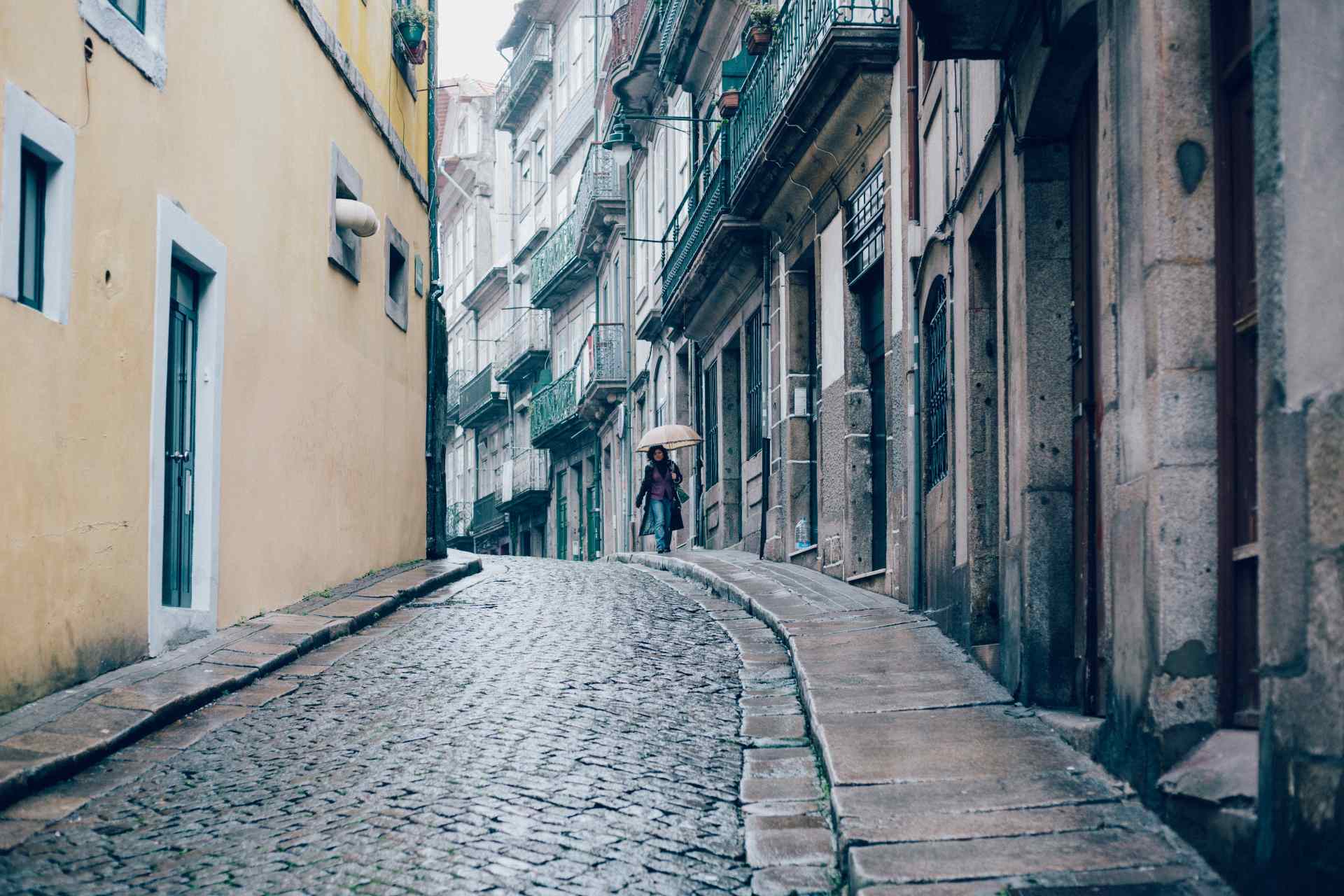 Chuva e ondas até 5 metros. O fim de semana é de aviso amarelo em doze distritos