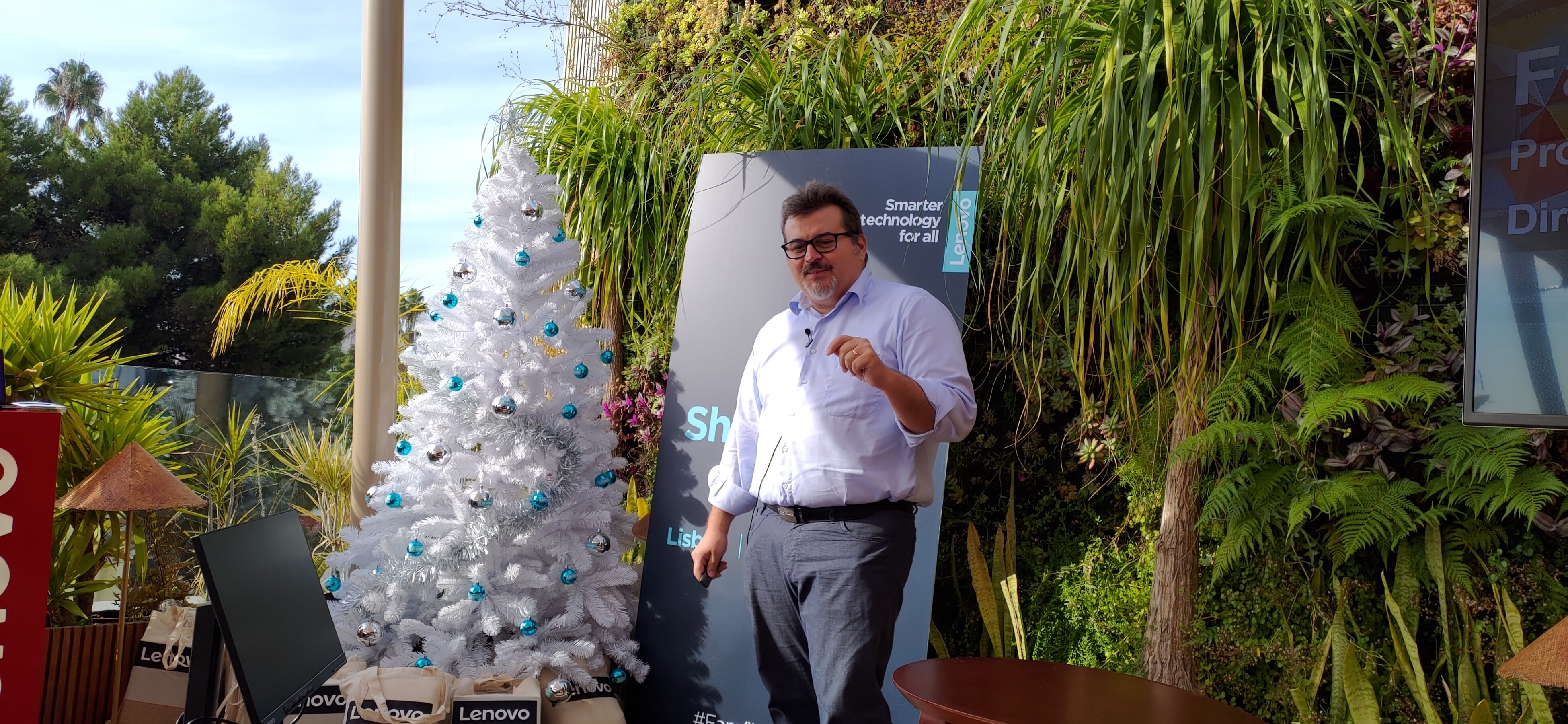 Rainha Letizia usa blusa da filha. Peça já esgotou mas há uma muito parecida (e nós dizemos-lhe onde a pode comprar)