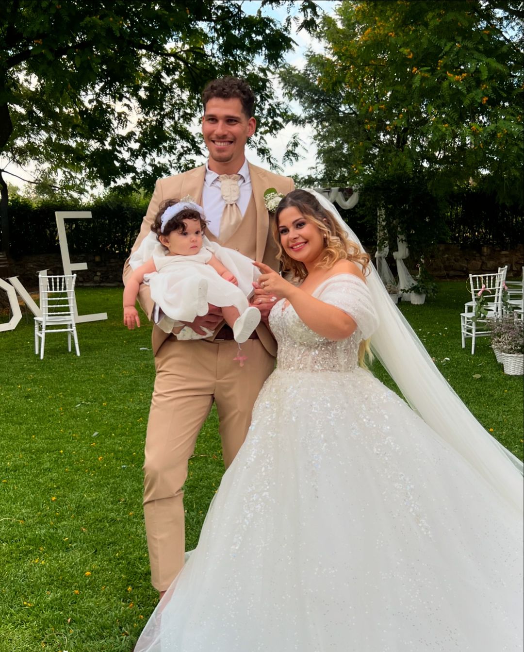 Veja as fotos do casamento de Sandrina Pratas, do BB2020. Teresa Silva, Daniel Monteiro e Iury não faltaram