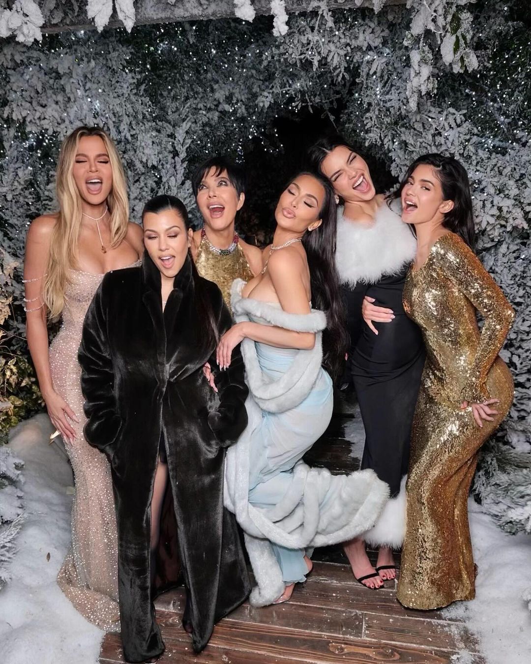 Nova temporada de “The Kardashians” já tem data de estreia. Veja as fotos do antes e depois do clã