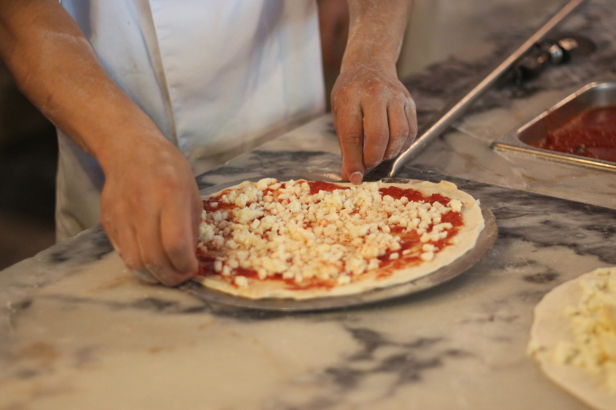 Dia Mundial da Pizza. Fui ajudante de pizzaiolo por um dia e foi mais ou menos desastroso