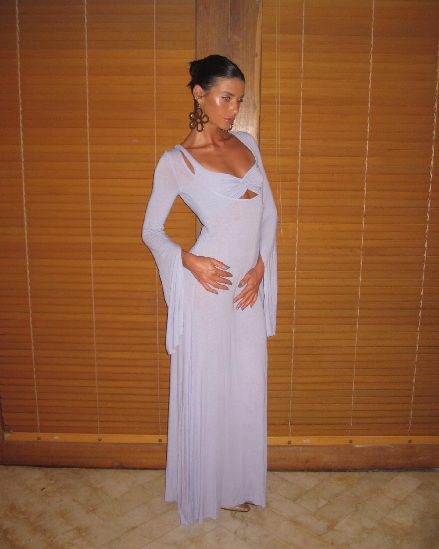 Este vestido de Bárbara Inês é perfeito para meia estação. Saiba de onde é (e veja mais 8 opções)