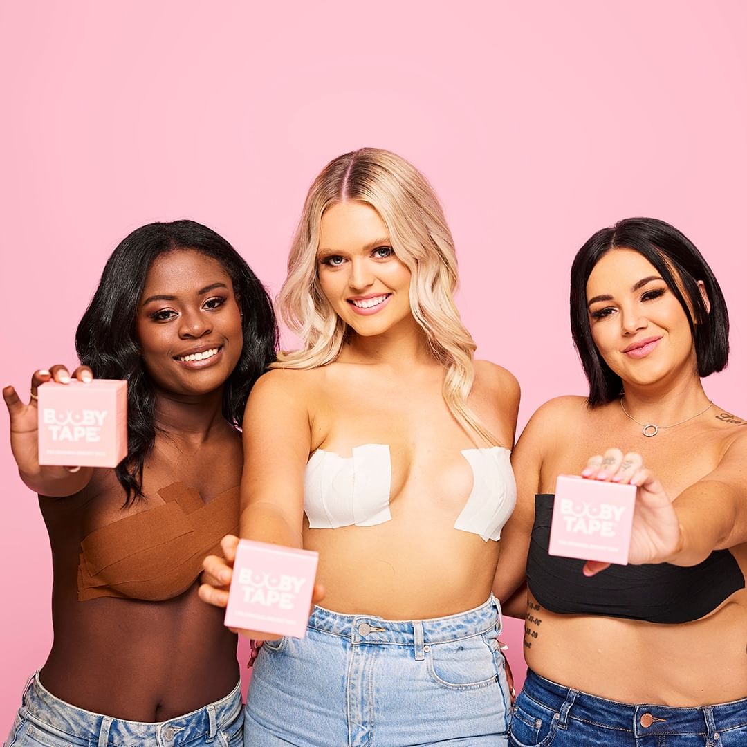 As fitas adesivas milagrosas para usar decotes XXL e tops sem costas estão à venda na Wells (e com descontos)