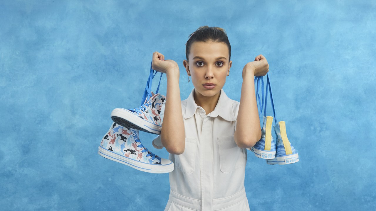 Millie Bobby Brown lança coleção de calçado em parceria com a Converse