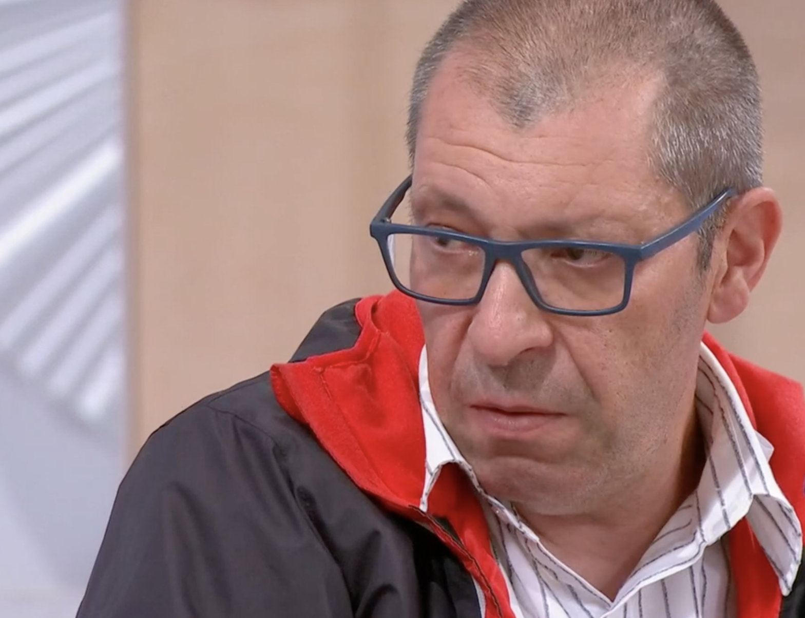 “Troco uma mesinha de cabeceira por fruta”. Filipe está desesperado e lança apelo para a família não passar fome