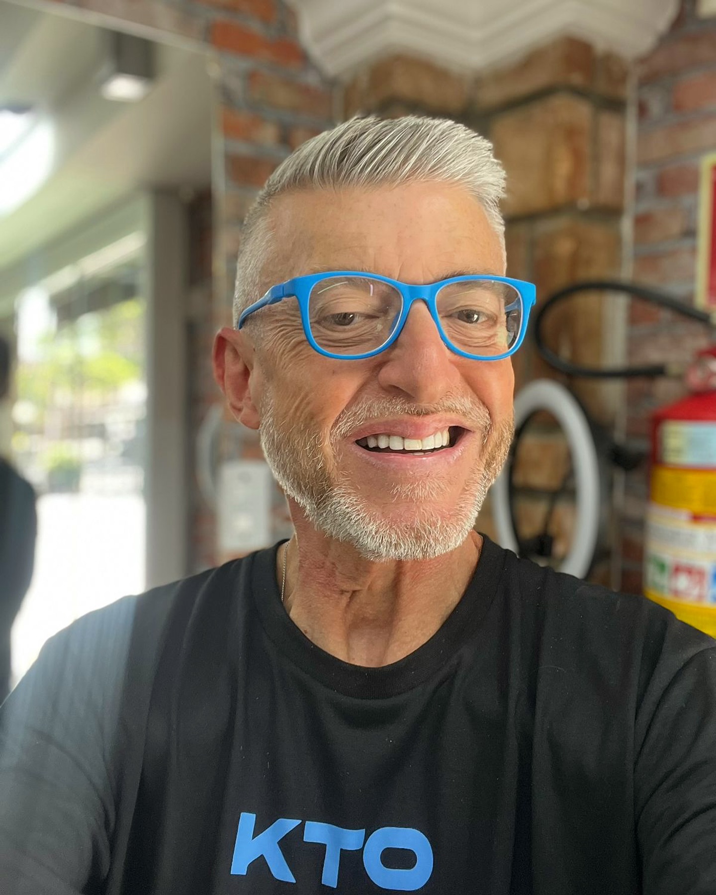 Jornalista brasileiro faz gestos e sons de macaco ao imitar jogador negro. Foi acusado de racismo (e despedido)