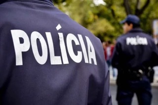 Homem viveu com o cadáver da ex-namorada durante 2 anos. Corpo da vítima ficou no sofá