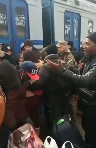 Ucrânia. Portugueses já passaram a fronteira, mas denúncias de racismo continuam. Saiba o que se passa