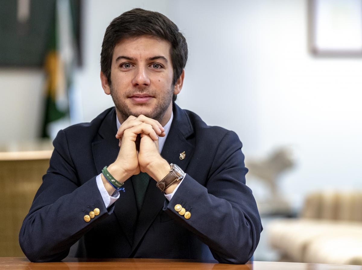 Quiz. Só quem percebe de política consegue acertar no nome destas 10 personalidades portuguesas