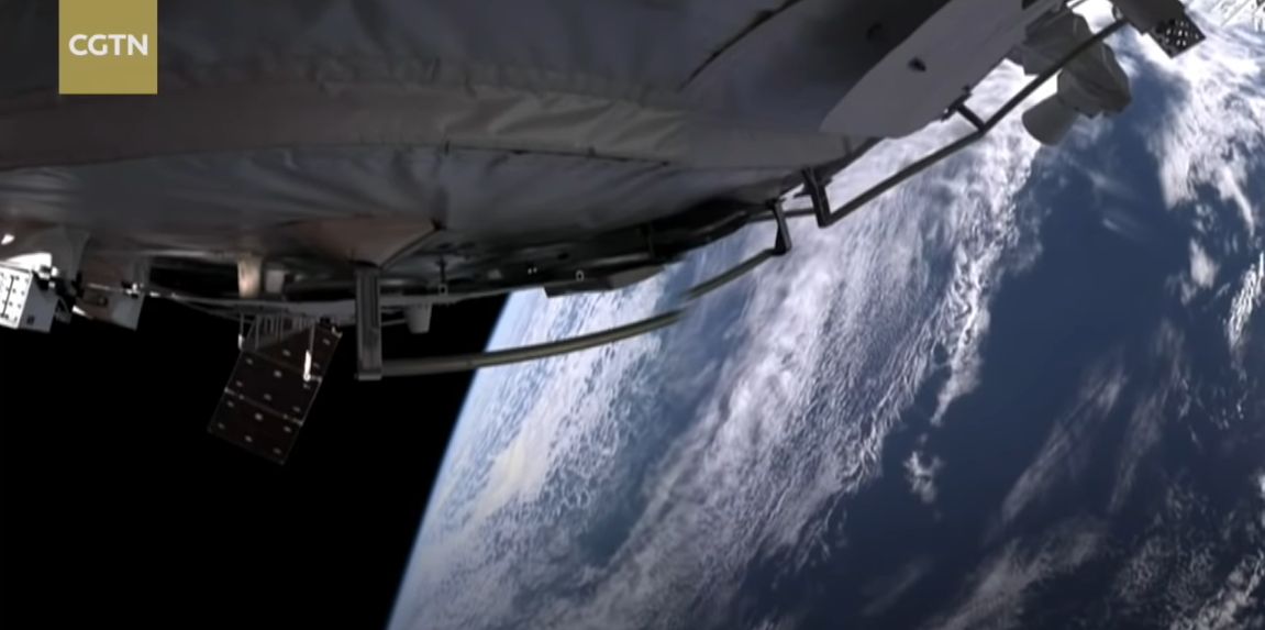 Astronautas chineses voltam a “caminhar” no espaço. Passeio durou perto de sete horas