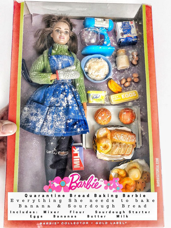 A fazer pão, a atacar o frigorífico e a combater a COVID — assim é a Barbie em quarentena