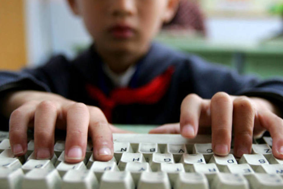 Governo quer “alunos do futuro” em escolas com computadores antigos e internet lenta