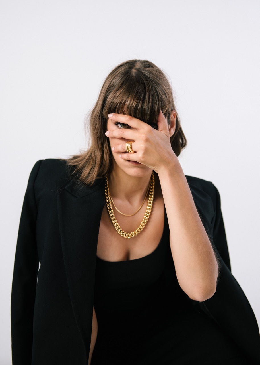 Com saudades dos anos 90? Esta nova coleção de joias junta nostalgia e elegância em peças lindas de morrer