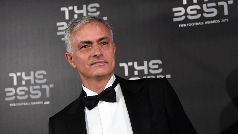 José Mourinho é visto sem aliança em Londres