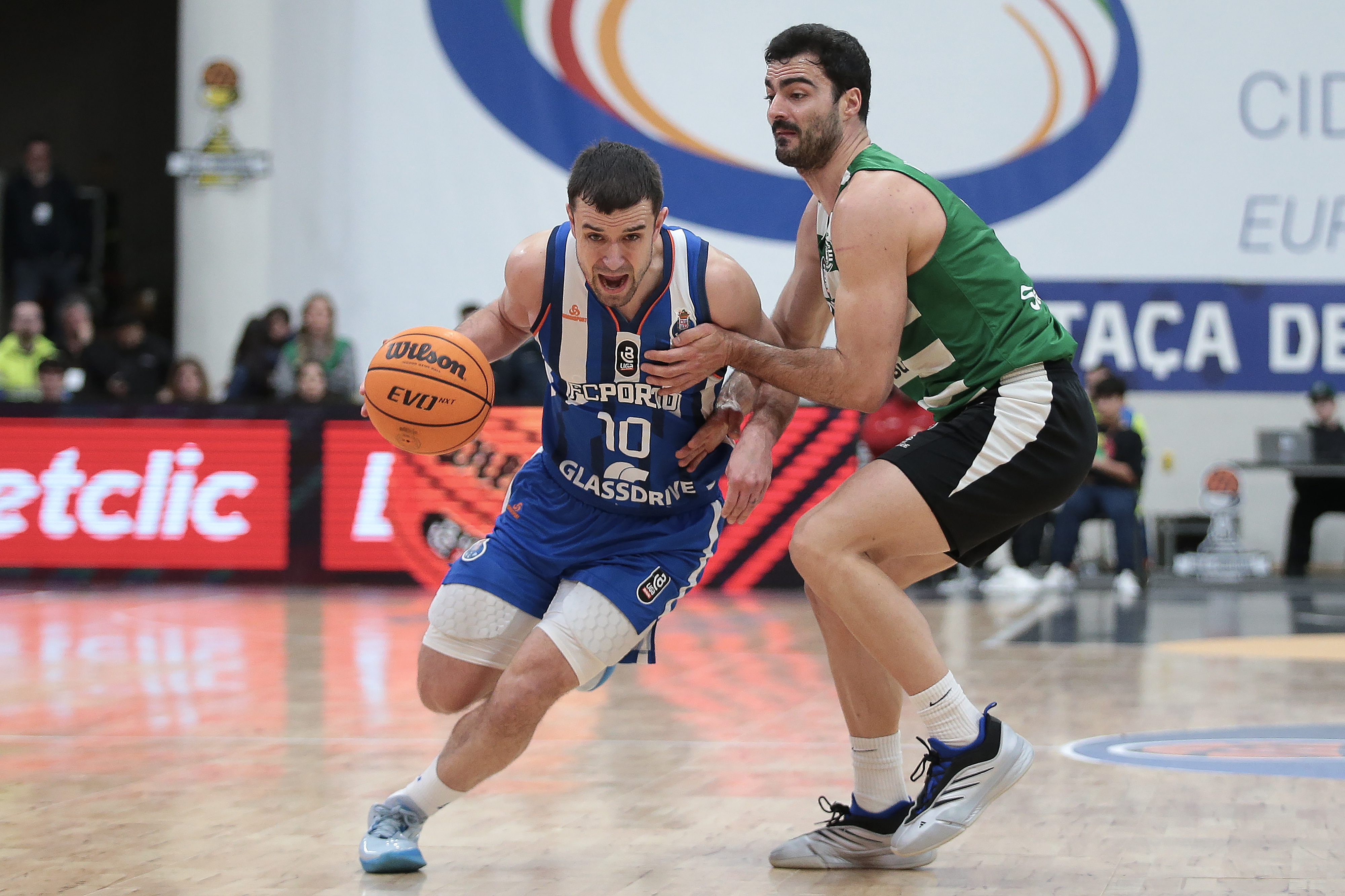 FC Porto vence Sporting e ergue Taça de Portugal de basquetebol pela 16.ª vez