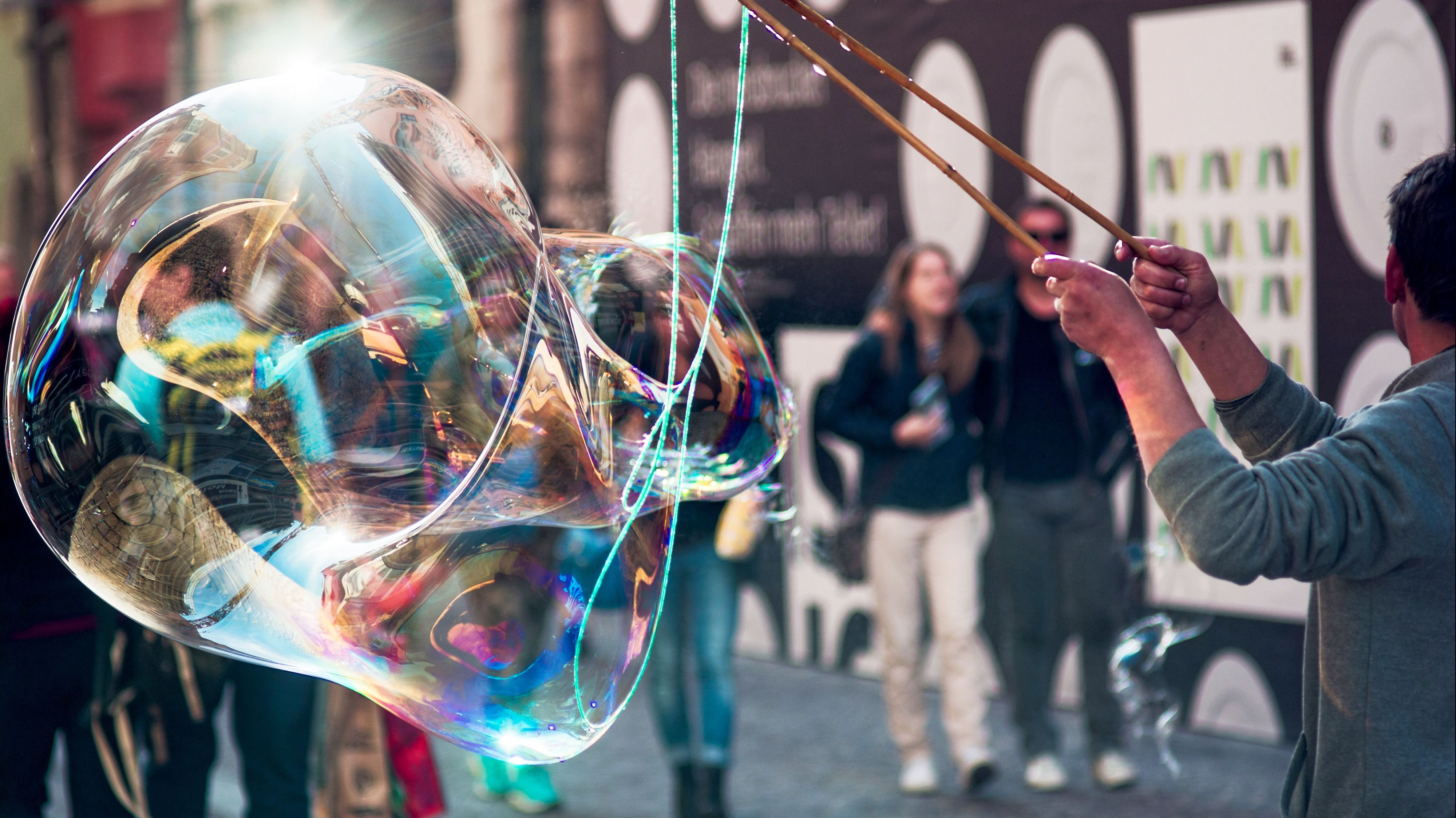 Revelada a explicação física que permite a formação das bolhas de sabão