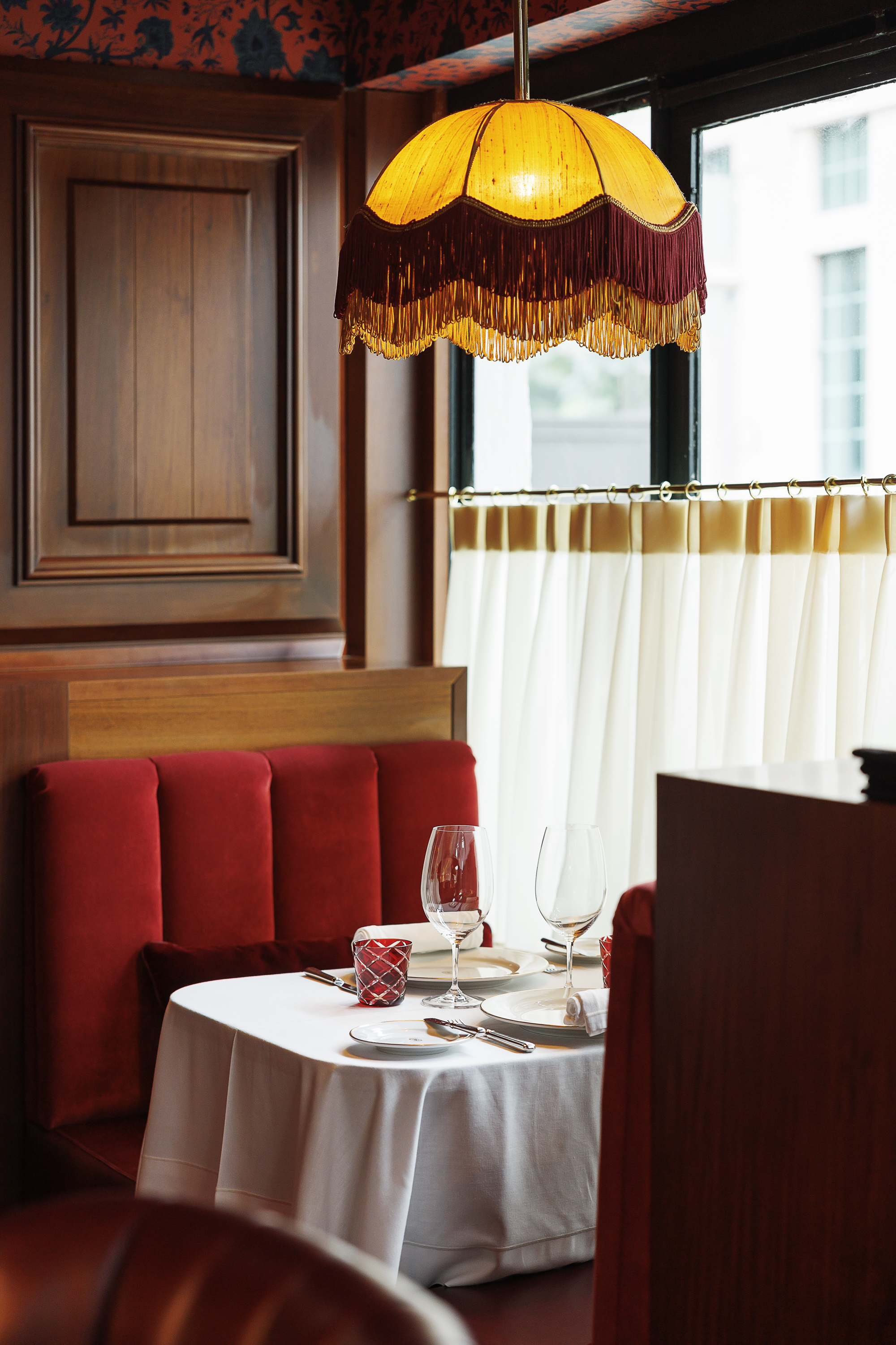 Se eu tivesse um amante, era ao Brilhante que o levava. Comeríamos bife e beberíamos whiskey